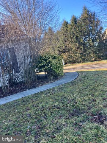 329 HERON DR, Lincoln University, PA 19352