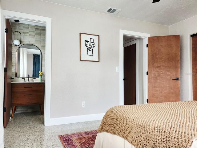 345 55TH AVENUE S, St Petersburg, FL 33705