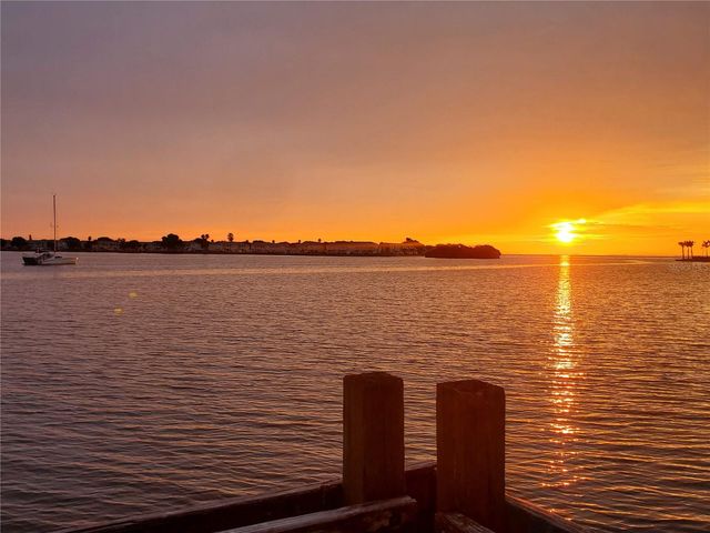 345 55TH AVENUE S, St Petersburg, FL 33705