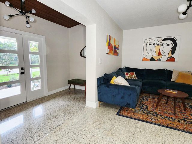 345 55TH AVENUE S, St Petersburg, FL 33705