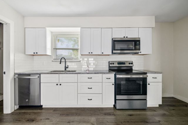 2126 Travis Drive, Carrollton, TX 75006