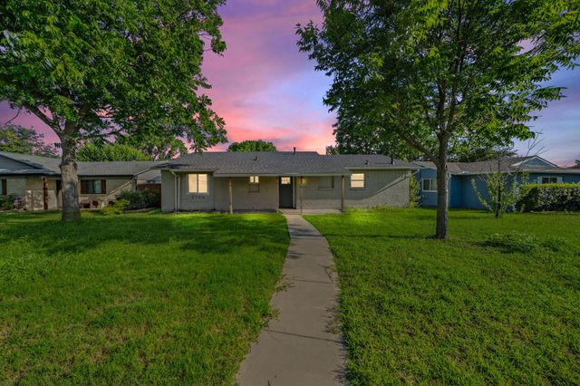 2126 Travis Drive, Carrollton, TX 75006