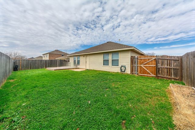 12629 Azure Heights Place, Rhome, TX 76078