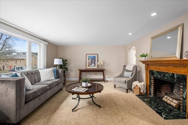 6 Brook Lane, Southborough, MA 01772