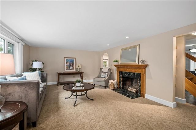 6 Brook Lane, Southborough, MA 01772