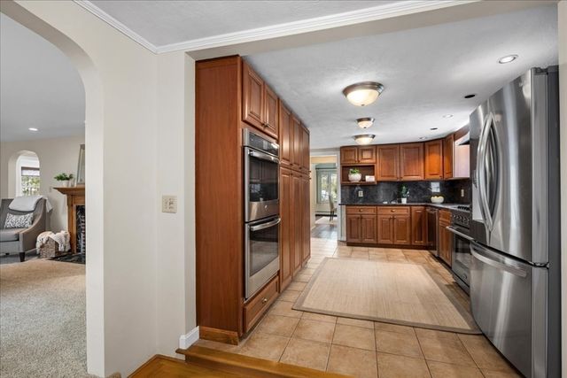 6 Brook Lane, Southborough, MA 01772