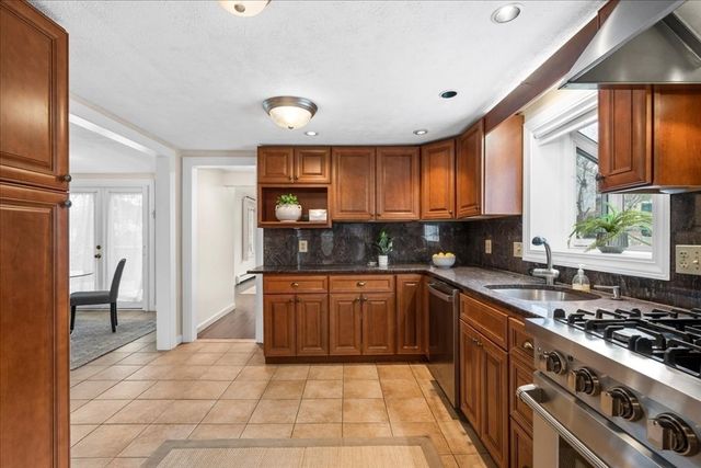 6 Brook Lane, Southborough, MA 01772