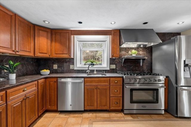 6 Brook Lane, Southborough, MA 01772