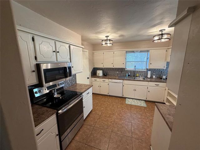 12009 Hope Road, Mustang, OK 73064