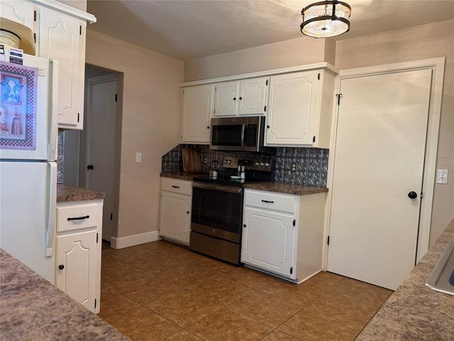 12009 Hope Road, Mustang, OK 73064