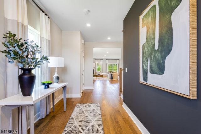 34 Eastwood Ter, East Hanover Twp., NJ 07936