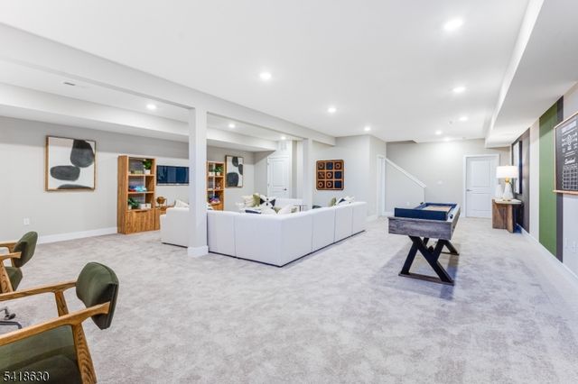 34 Eastwood Ter, East Hanover Twp., NJ 07936