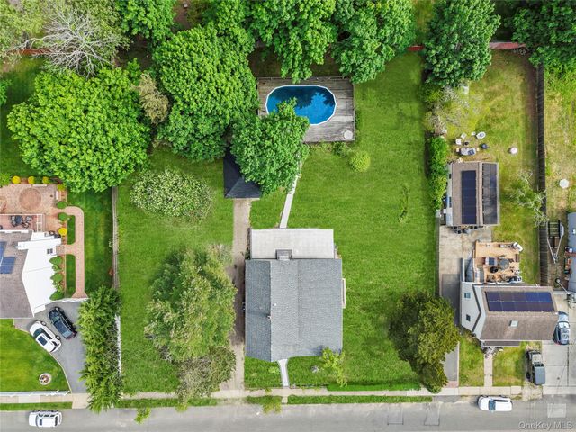 74 Lincoln Avenue, Islip Terrace, NY 11752