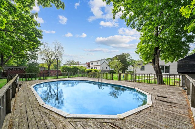 74 Lincoln Avenue, Islip Terrace, NY 11752