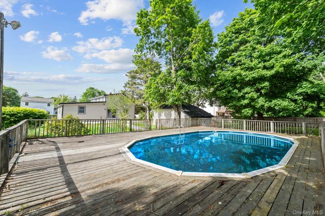74 Lincoln Avenue, Islip Terrace, NY 11752