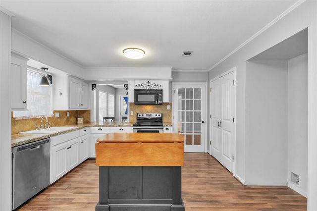 20984 White Oak Lane, Montgomery, TX 77316