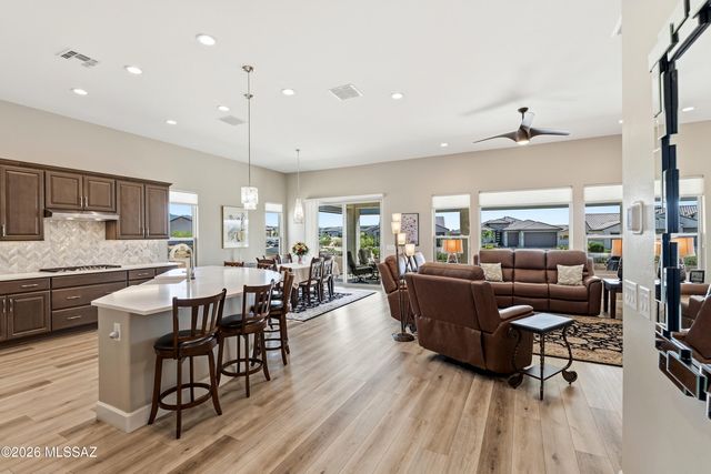 1780 E Wintergreen Drive, Green Valley, AZ 85614