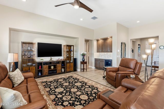 1780 E Wintergreen Drive, Green Valley, AZ 85614