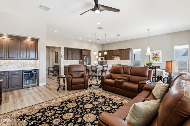 1780 E Wintergreen Drive, Green Valley, AZ 85614