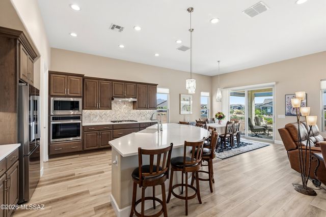 1780 E Wintergreen Drive, Green Valley, AZ 85614