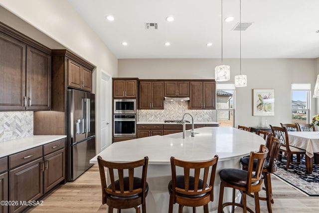 1780 E Wintergreen Drive, Green Valley, AZ 85614