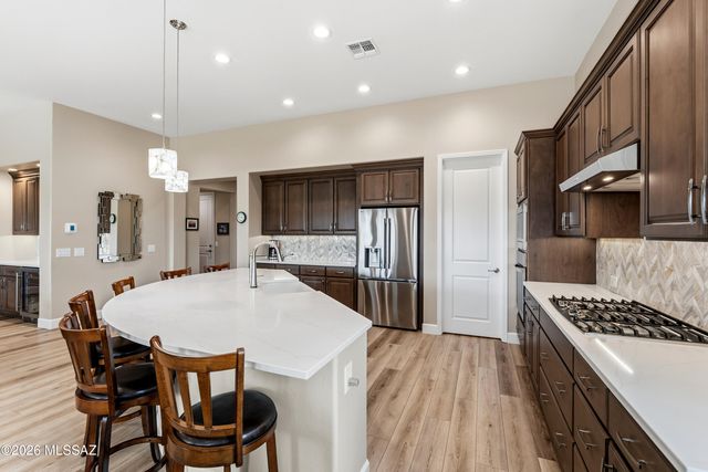1780 E Wintergreen Drive, Green Valley, AZ 85614