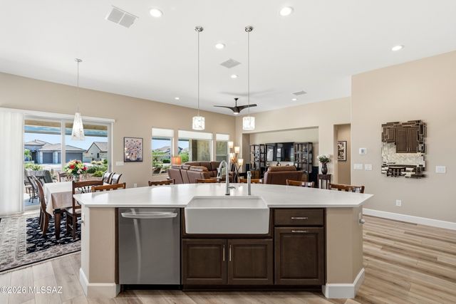 1780 E Wintergreen Drive, Green Valley, AZ 85614