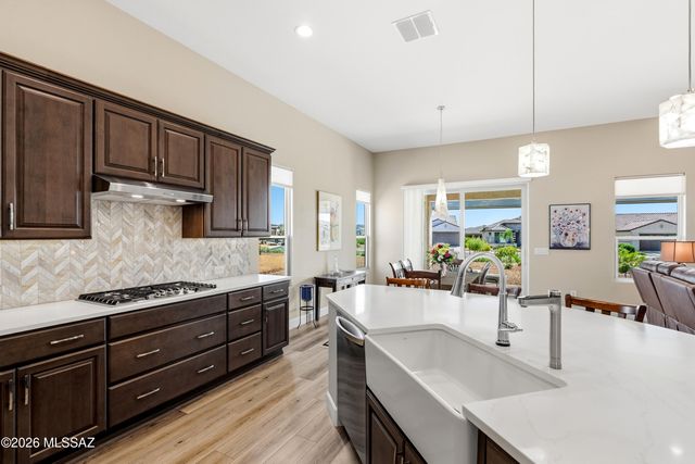 1780 E Wintergreen Drive, Green Valley, AZ 85614
