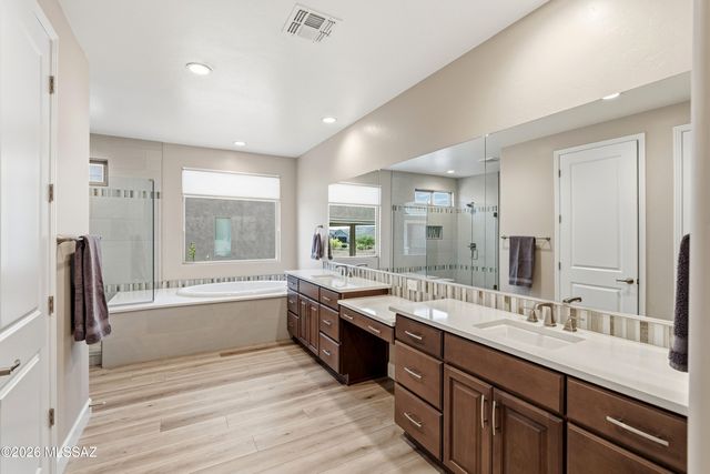 1780 E Wintergreen Drive, Green Valley, AZ 85614