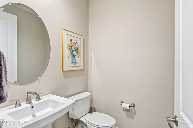 1780 E Wintergreen Drive, Green Valley, AZ 85614