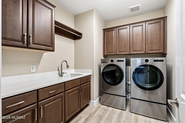 1780 E Wintergreen Drive, Green Valley, AZ 85614