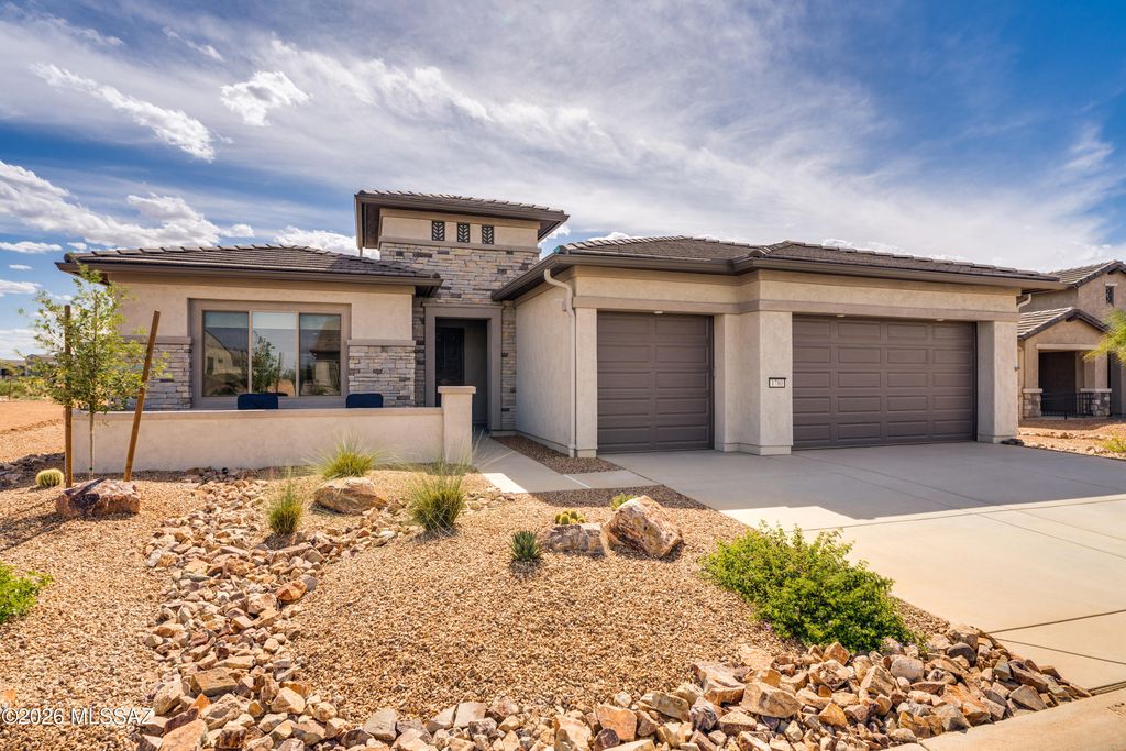 1780 E Wintergreen Drive, Green Valley, AZ 85614