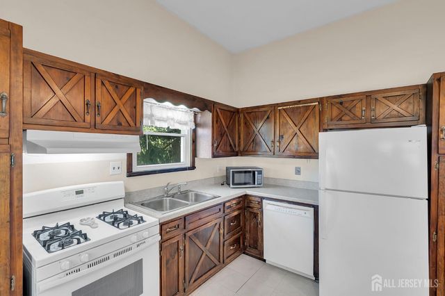 6 Pearl Road, East Brunswick, NJ 08816