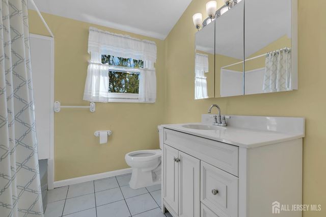 6 Pearl Road, East Brunswick, NJ 08816