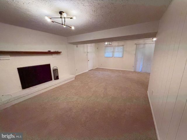 2861 RIDGE RD, Waldorf, MD 20603