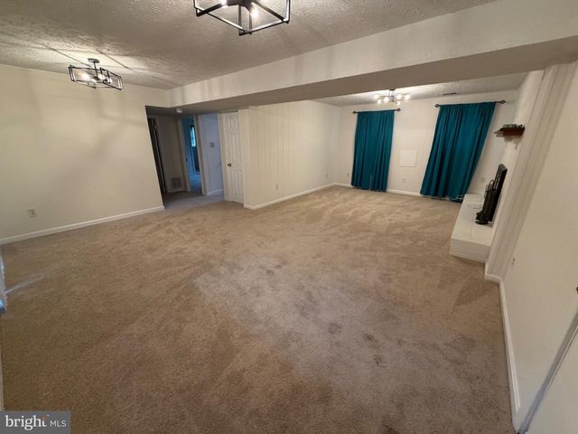 2861 RIDGE RD, Waldorf, MD 20603