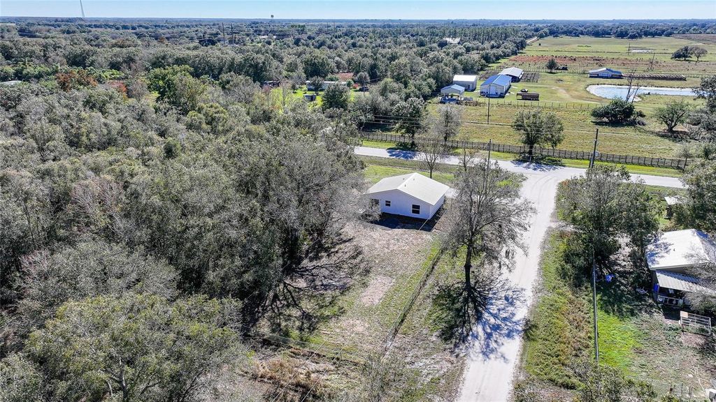 Image 26 of property listing at 3850 SE COUNTY ROAD 760A, Arcadia, FL 34266
