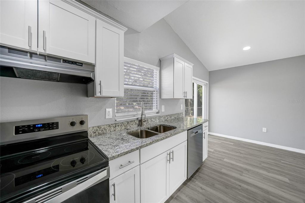 Image 10 of property listing at 3850 SE COUNTY ROAD 760A, Arcadia, FL 34266