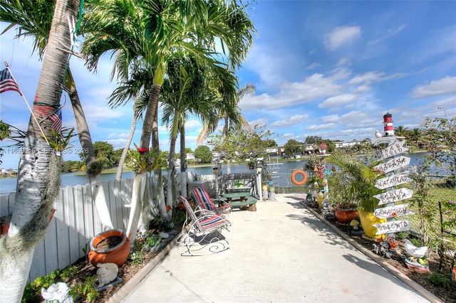 1675 W 72nd St, Hialeah, FL 33014