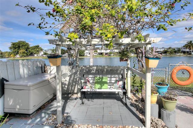 1675 W 72nd St, Hialeah, FL 33014