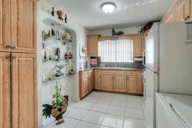 1675 W 72nd St, Hialeah, FL 33014