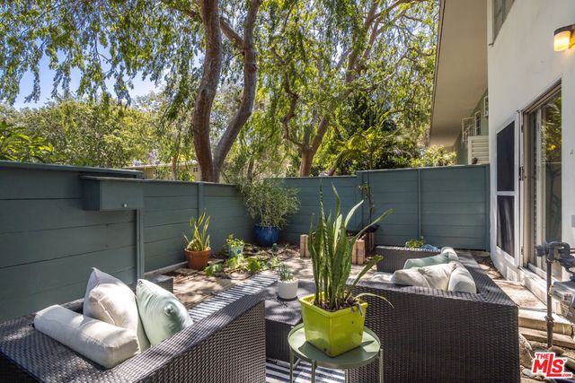 5383 Village, Los Angeles, CA 90016