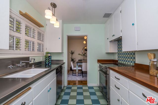 5383 Village, Los Angeles, CA 90016