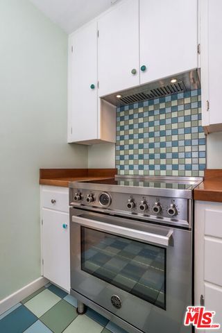 5383 Village, Los Angeles, CA 90016