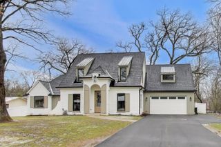 1107 Quassey Avenue, Lake Bluff, IL 60044