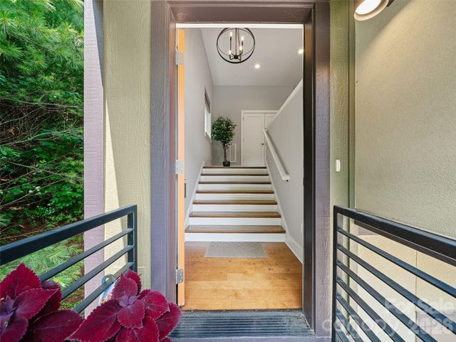 35 Macallan Lane, Asheville, NC 28805