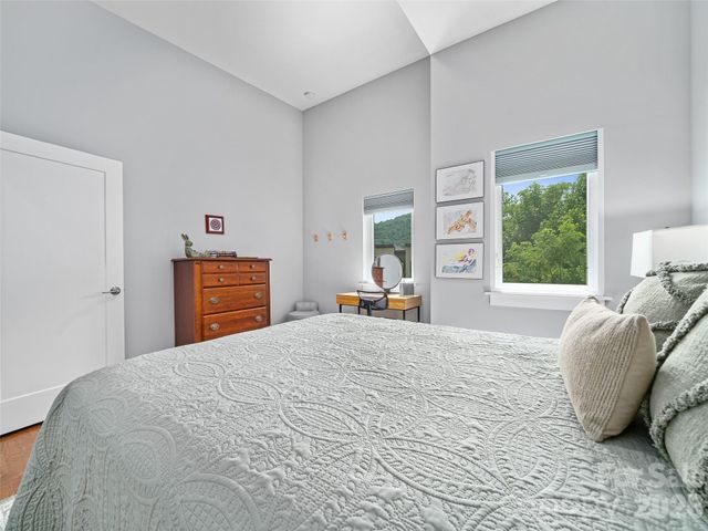 35 Macallan Lane, Asheville, NC 28805