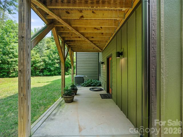 35 Macallan Lane, Asheville, NC 28805