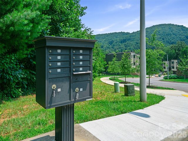 35 Macallan Lane, Asheville, NC 28805