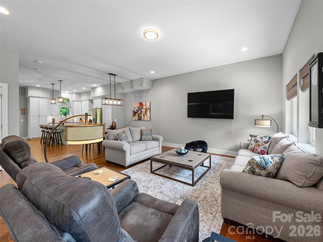 35 Macallan Lane, Asheville, NC 28805